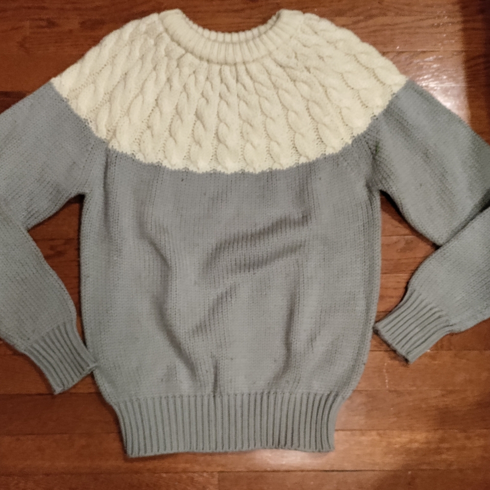 Huk-a-Poo Cozy Cable Knit Sweater in Gray and Cream Medium